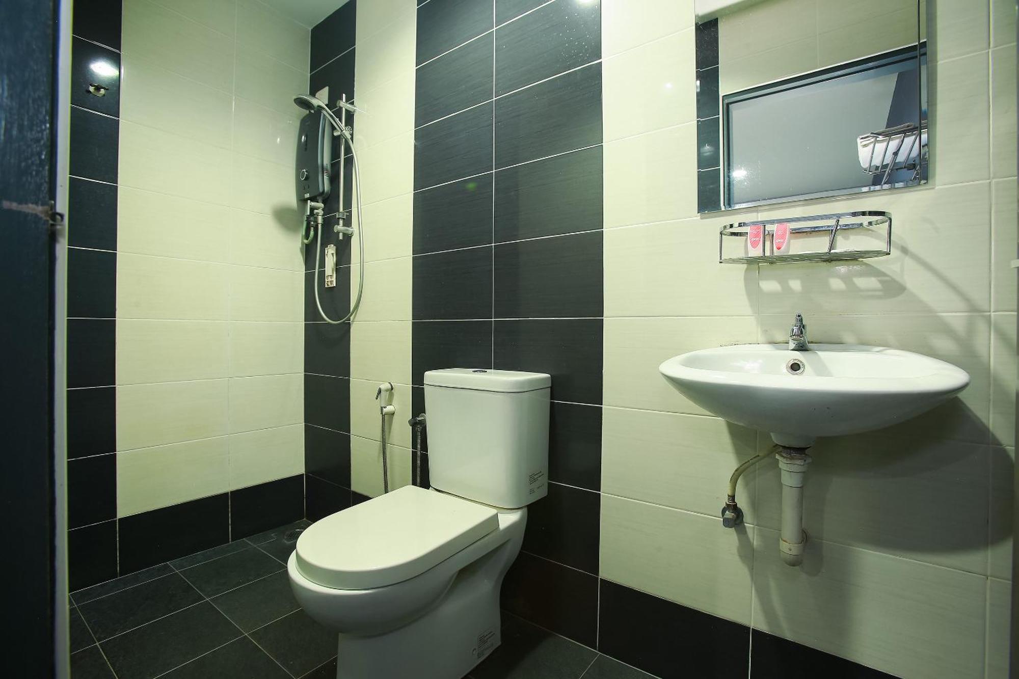 Oyo 89332 De Hotel Teluk Intan Zewnętrze zdjęcie